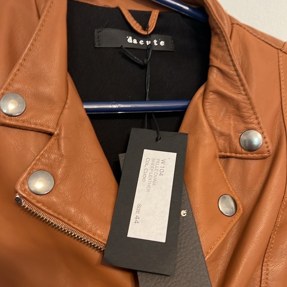 Dacute - Sleep Leather Women’s Coat - Picture 2 of 5